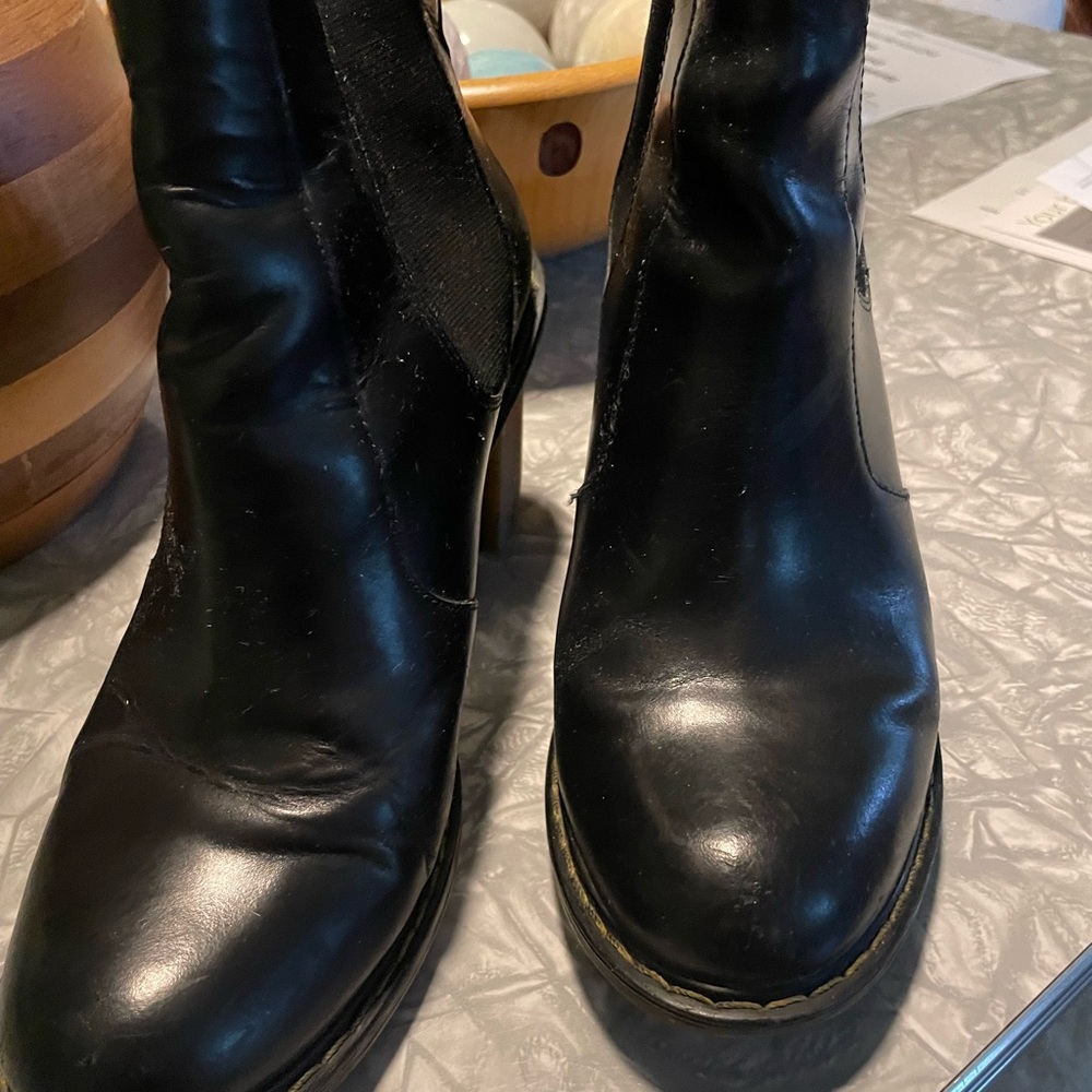 Eloise Dr Doc Martens boots with heel